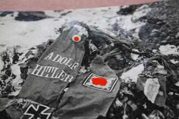 Preview: altes Foto Grabkranz von Adolf Hitler für die gefallenen Matrosen in Norwegen